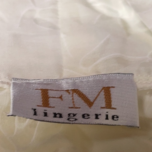 FM Lingerie Robe - Picture 5 of 5